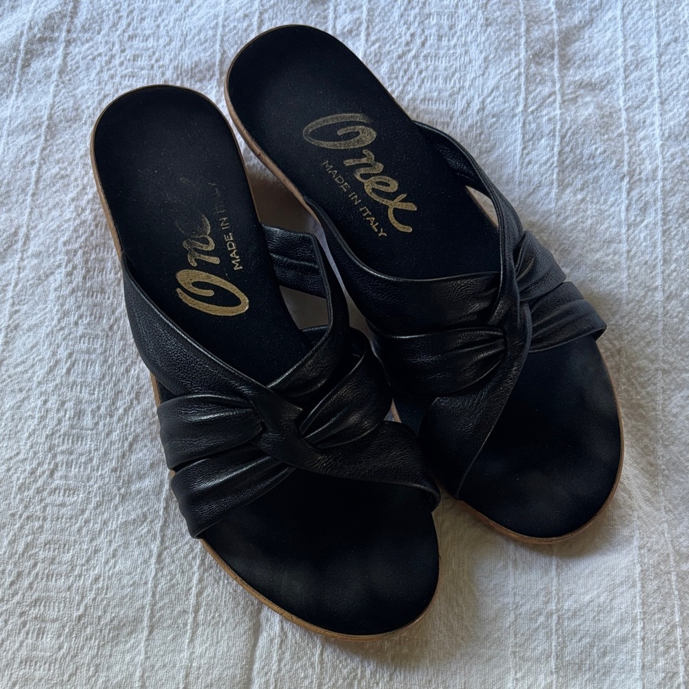 Onex Black Leather Knot Slide Mules